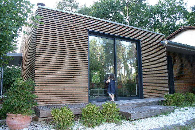 Lassime-Extension-en-ossature-bois-dune-maison-photo-n°3-façade-@a_traits-architecture-1.jpg